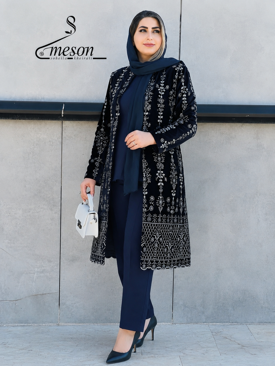 کت زنانه مجلسی جنس مخمل سوزندوز وارداتی عمارات رنگ سورمه ای